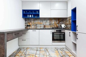 Fully equipped kitchenette. 