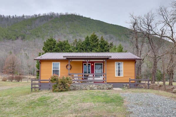 Hot Springs Vacation Rental | 3BR | 1BA | 1,200 Sq Ft | Steps to Enter