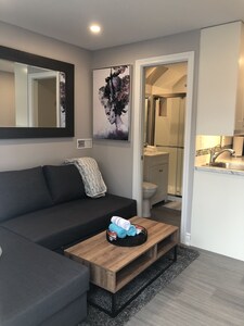 Niagara Luxury - Cozy Tiny Home Suite by the River