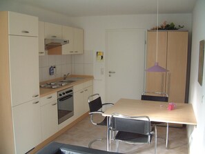 Ferienwohnung "Zeppelin", 38qm, 1 Schlafzimmer, max. 2 Personen-Ferienwohnung "Zeppelin" Küche