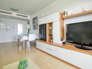 Eigentum, Cabinetry, Möbel, Couch, Fernsehen, Zimmerpflanze, Gebäude, Beleuchtung, Interior Design, Haus