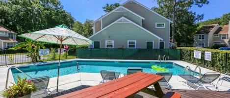 Guests of Herons' Haven are welcome to use the Planters Place community pool!