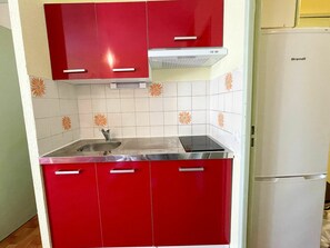 Cabinetry, Kitchen Sink, Property, Sink, Product, Kitchen Appliance, Kitchen, Home Appliance, Plumbing Fixture