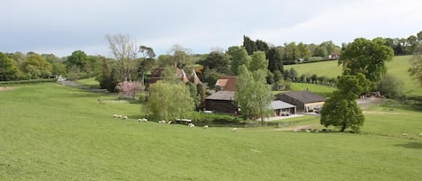 1 Weaver's Cottage is located at Frame Farm