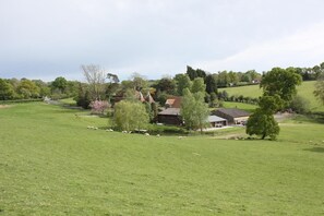 3 Weaver's Cottage is located at Frame Farm