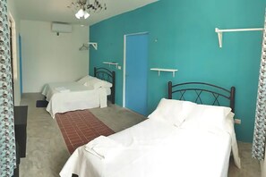 Habitación con 2 camas matrimoniales