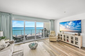 Pano Scenery and Shiplap Wall