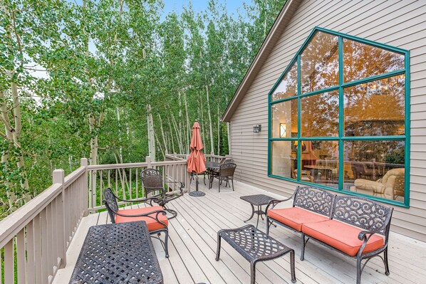Outdoor dining