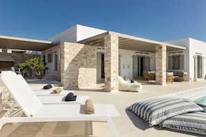 Platinum Paros Villa | 5 Bedroom Villa | Private Swimming Pool & Stunning Sea Views | Alyki