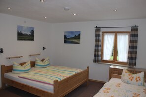 Ferienwohnung Krokus 40qm, Terrasse, Kochnische, 1 Schlafzimmer, Wohnzimmer-Schlafen