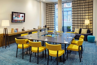 Studio Suite in London | Business Centre On-Site + Free Wi-Fi
