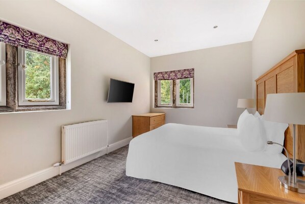 Minimalist bedroom with a serene and restful atmosphere.