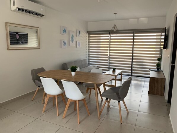 Modern family apartment, to enjoy the beach and pool