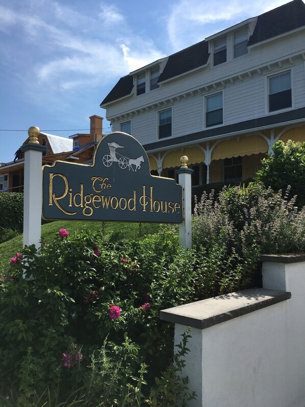 The Ridgewood House