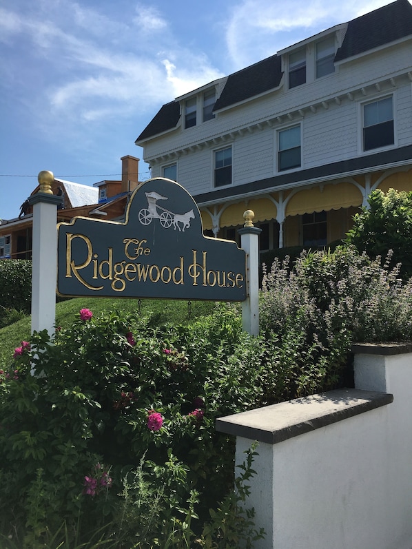 The Ridgewood House