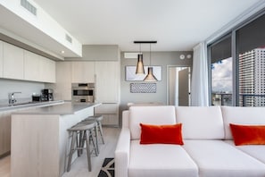 Furniture,Couch,Indoors,Room,Living Room