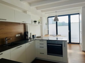 Küche mit Blick zur Essecke