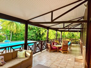 The terrace and swimming pool of Villa Cannelle