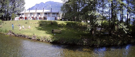 Moon River Suites and shaded area along S Fork Snoqualmie River