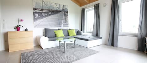 Ferienwohnung mit Balkon für 2-4 Personen 60qm-Wohnbereich