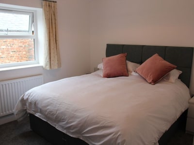 Luxury 2 Bed Apartment in the City of Ripon, close to the Cathedral with Parking