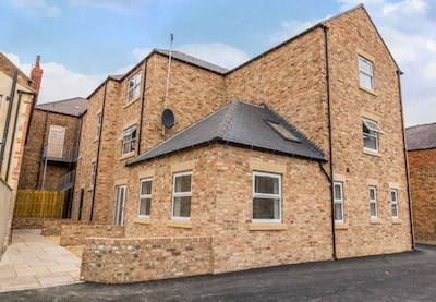 Luxury 2 Bed Apartment in the City of Ripon, close to the Cathedral with Parking