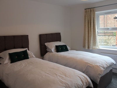 Luxury 2 Bed Apartment in the City of Ripon, close to the Cathedral with Parking