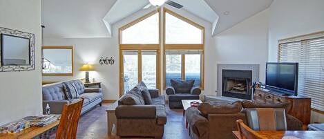 Vaulted ceilings and good natural light