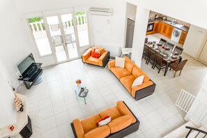 Villa Deja Blue by Ezoria Villas (8499)