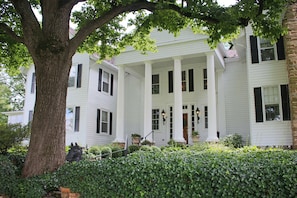 Front entrance to the Manor House