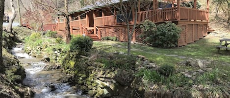 Welcome to Bear Wallow Creekside Retreat