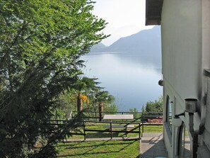 Baum, Himmel, Gras, Landschaft, Die Architektur, Bergstation, Pflanze, Haus, Zaun