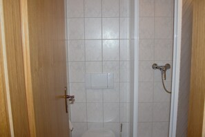 Einzelzimmer mit Dusche und WC