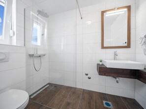 Salle De Bains, Propriété, Pièce, Tuile, Sol, Luminaire Plomberie, Design Intérieur, Mur, Bâtiment, Immobilier