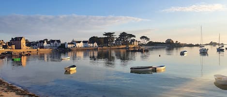 la première plage à 200 m de la maison