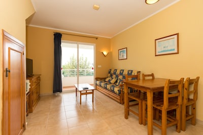 Nice Holiday Apartment close to the Beach; Common Garden & Pool, Balcony, Ocean View, Parking Spaces available