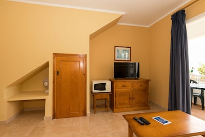 Nice Holiday Apartment close to the Beach; Common Garden & Pool, Balcony, Ocean View, Parking Spaces available