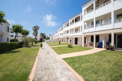 Nice Holiday Apartment close to the Beach; Common Garden & Pool, Balcony, Ocean View, Parking Spaces available