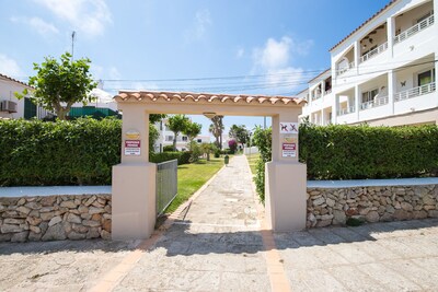 Nice Holiday Apartment close to the Beach; Common Garden & Pool, Balcony, Ocean View, Parking Spaces available