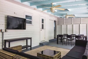 Outdoor Dining - Seating for 6