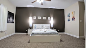 Spacious master bed with Queen bed