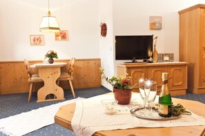 (04) Gemütliche Ein-Raum-Ferienwohnungen, ca. 52 qm, Küche und Balkon-unsere Wohnung 4