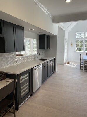 kitchen/bar