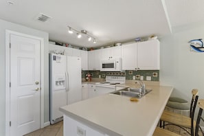 22-Ciboney-1004-Kitchen