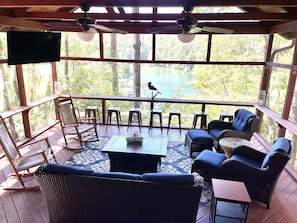 Screen porch overlooking quiet cove on Lake Keowee. New furniture and TV!