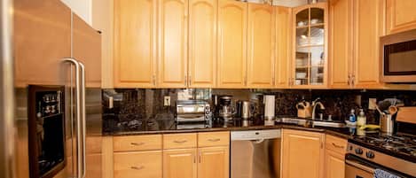 Nice Fully furnished Kitchen with Stainless appliances and granite counters and backsplash, has everything you need to enjoy home cooked meals!