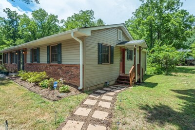 Haw Creek Hideaway - Minutes From Downtown