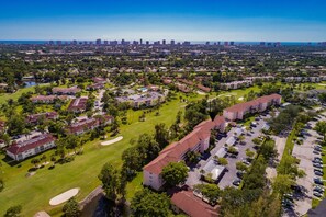 Mira Vista condo community is located directly on Quail Run Golf Course 