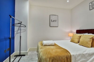 City Dreamz -NEW Stylish and Modern Flat with FREE WIFI