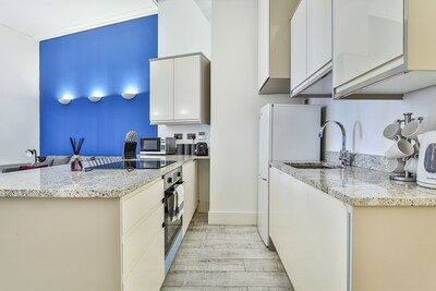 City Dreamz -NEW Stylish and Modern Flat with FREE WIFI